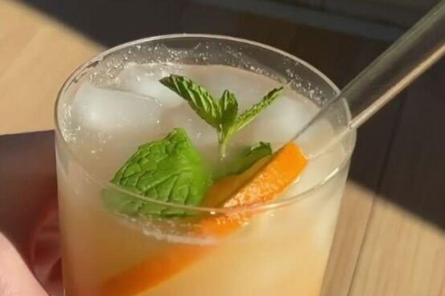 Refreshing Peach Mango Superfood Mocktail Recipe - Superfoods Company